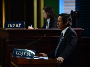 Luật sư Phan Trung Hoài tranh tụng trong một phiên tòa hình sự
