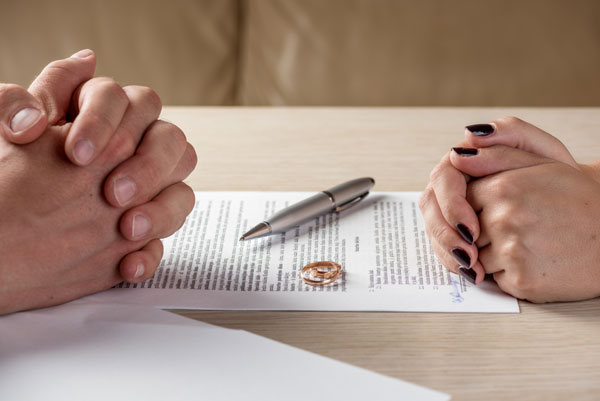 Thủ tục đơn phương ly hôn bao gồm chuẩn bị hồ sơ ly hôn